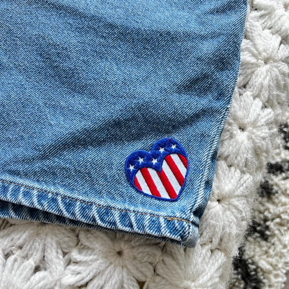 SASSON Vintage Heart Shaped Stars and Stripes Flag High Waisted Jean Shorts - Picture 3 of 14